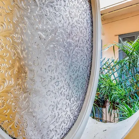 Trevi Fountain Garden Apartment