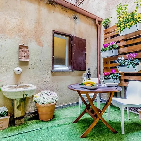 Trevi Fountain Garden Apartment Rome